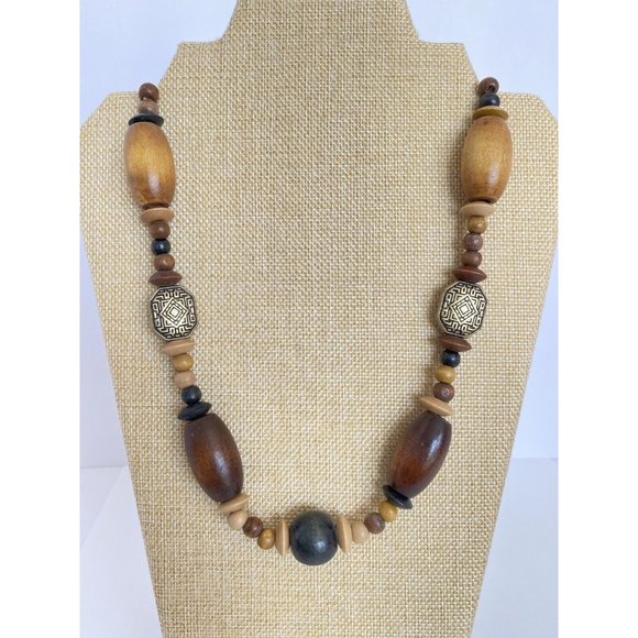 Pretty Wood & Plastic Beads Continuous Over the Head Lightweight Necklace 26" - Picture 4 of 4